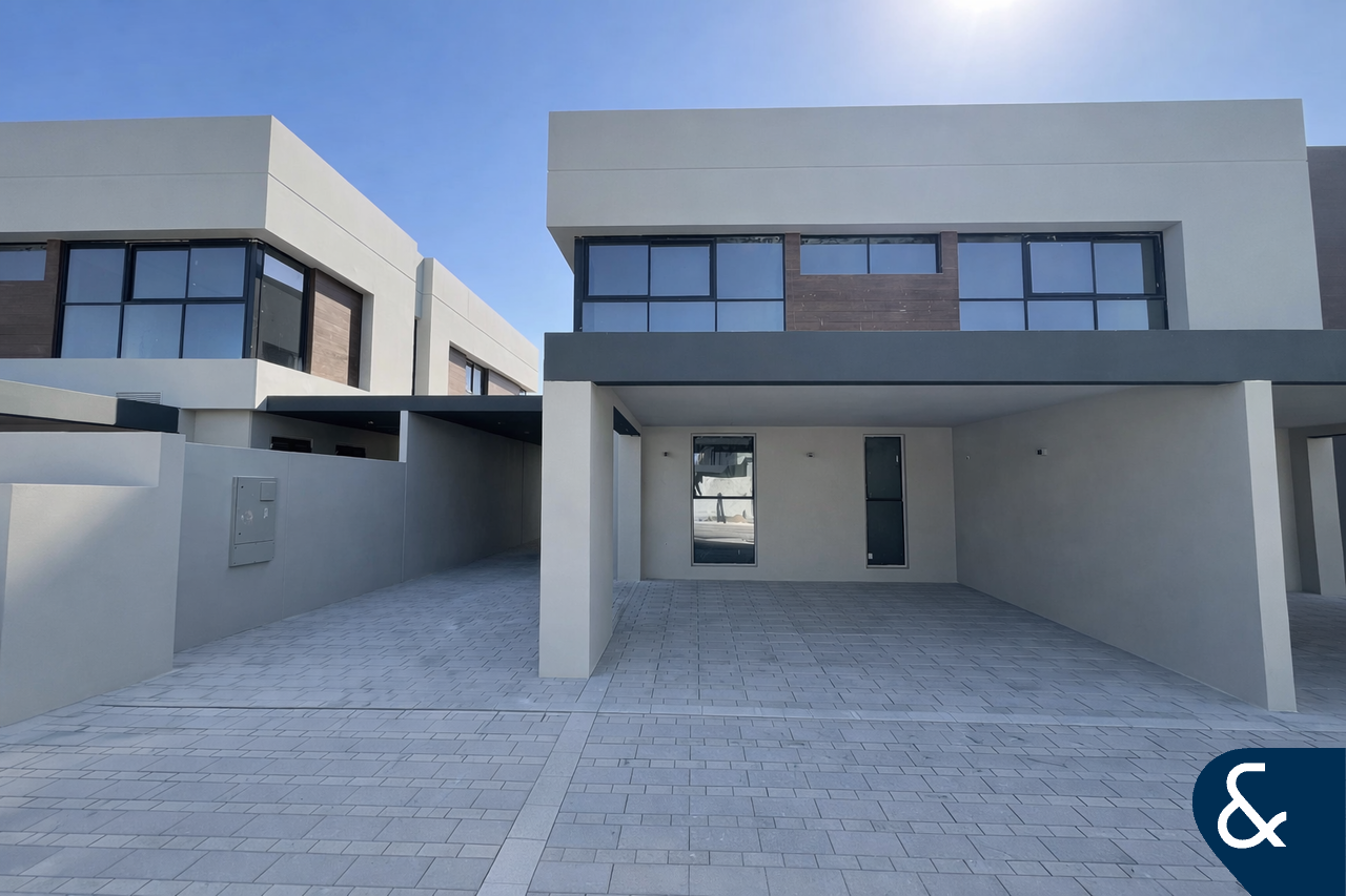 Huge Living Space | Single Row...