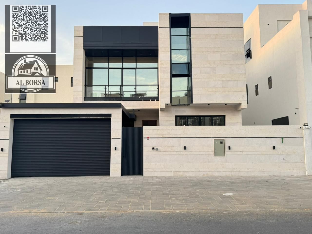 Modern villa for sale in Al Yasmin, 3 floors, 5 master bedrooms, super deluxe finishing, asphalt street, at a special price