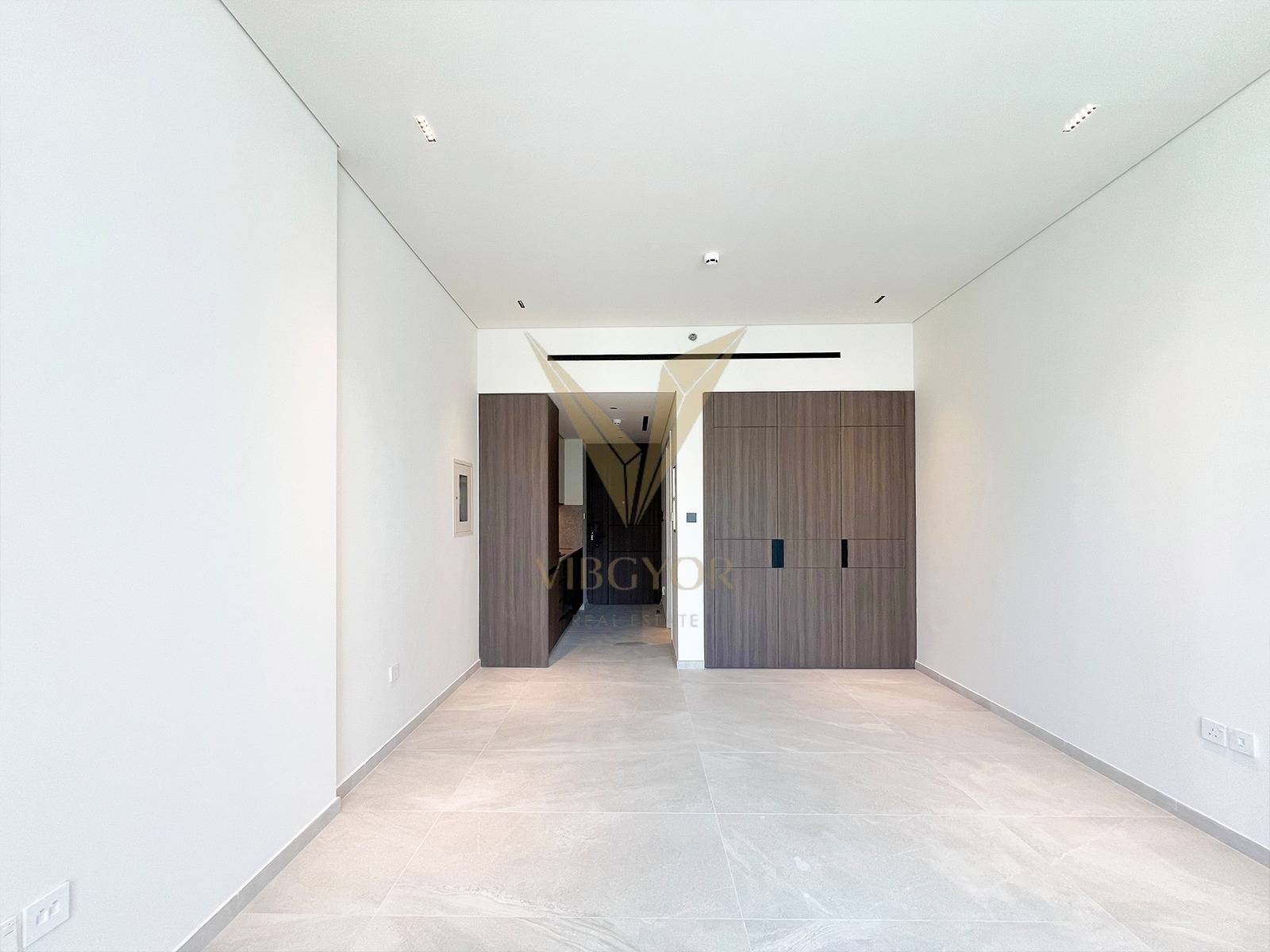 Modern Studio | Peaceful View | Round about view