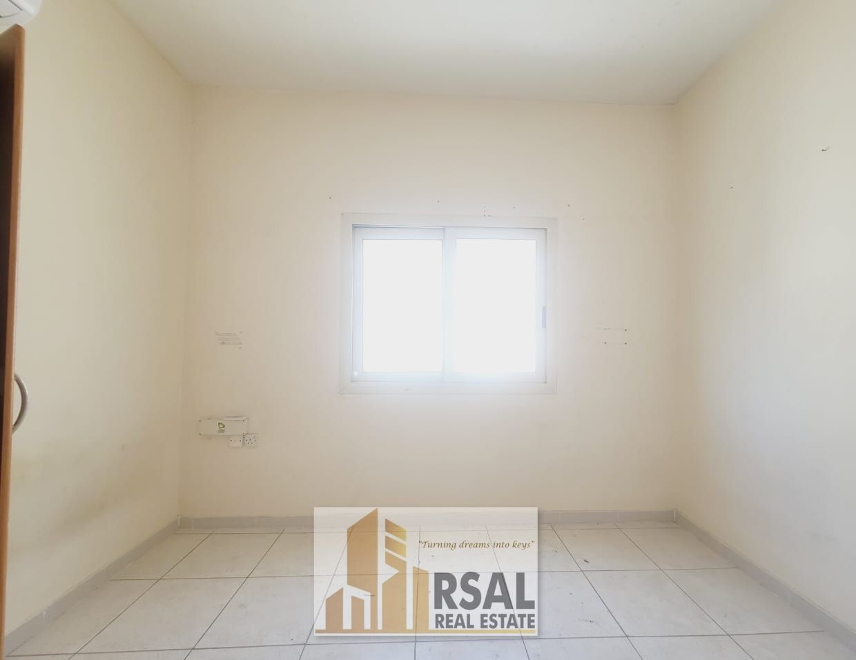 Specious 1BHK With Balcony/Family Building/No Deposit/Near Muwahila Bus Station