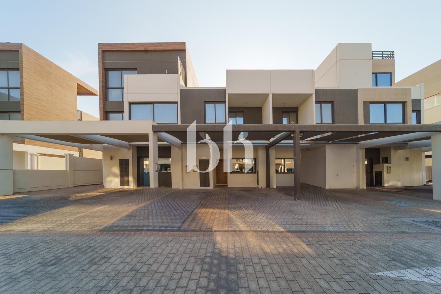 Upgraded | Elegant and Spacious | Single Row