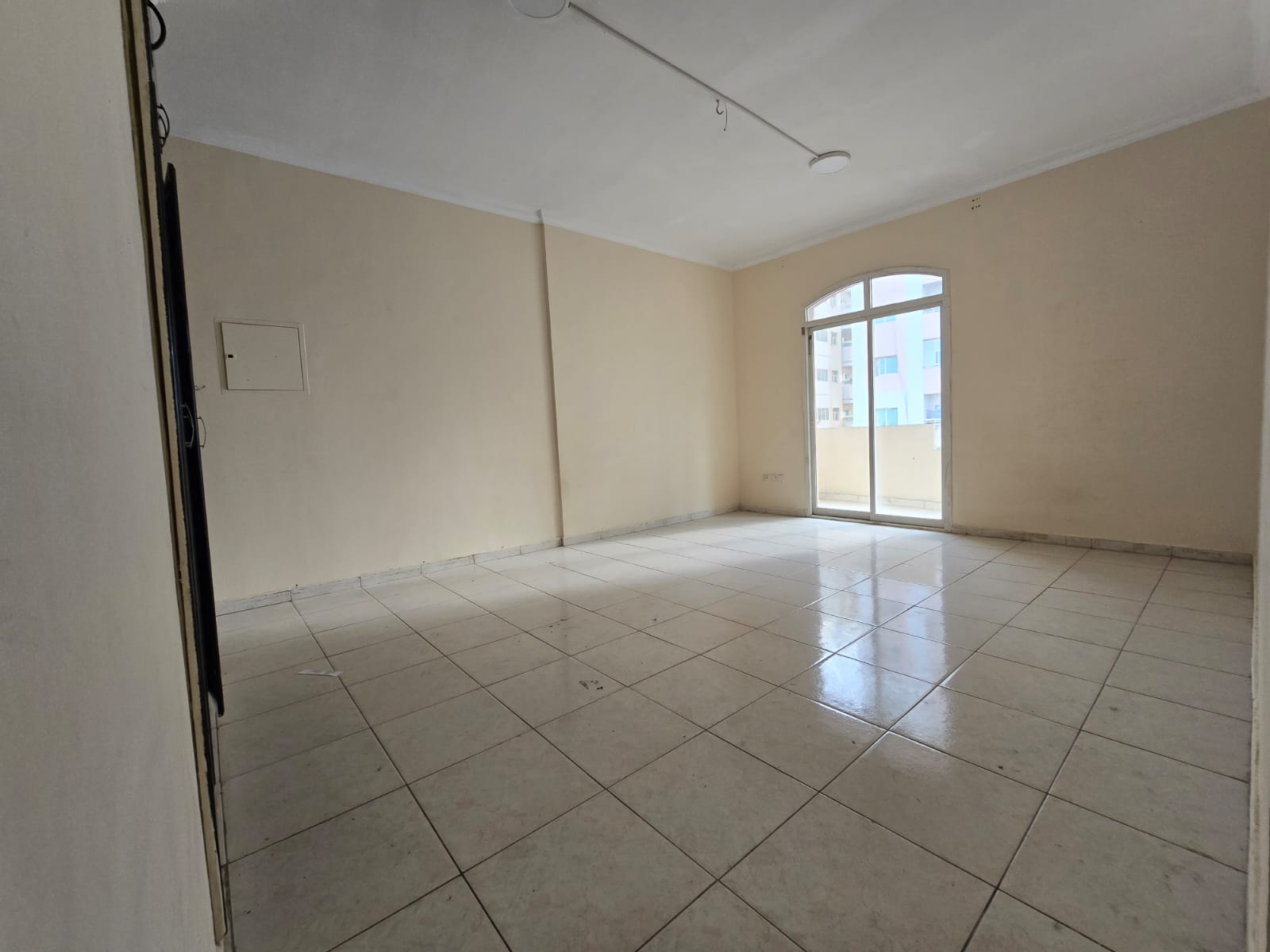 For annual rent: One bedroom and living room in Al Rashidiya, Old Traffic Street, behind Grand Mall, near Ajman Corniche