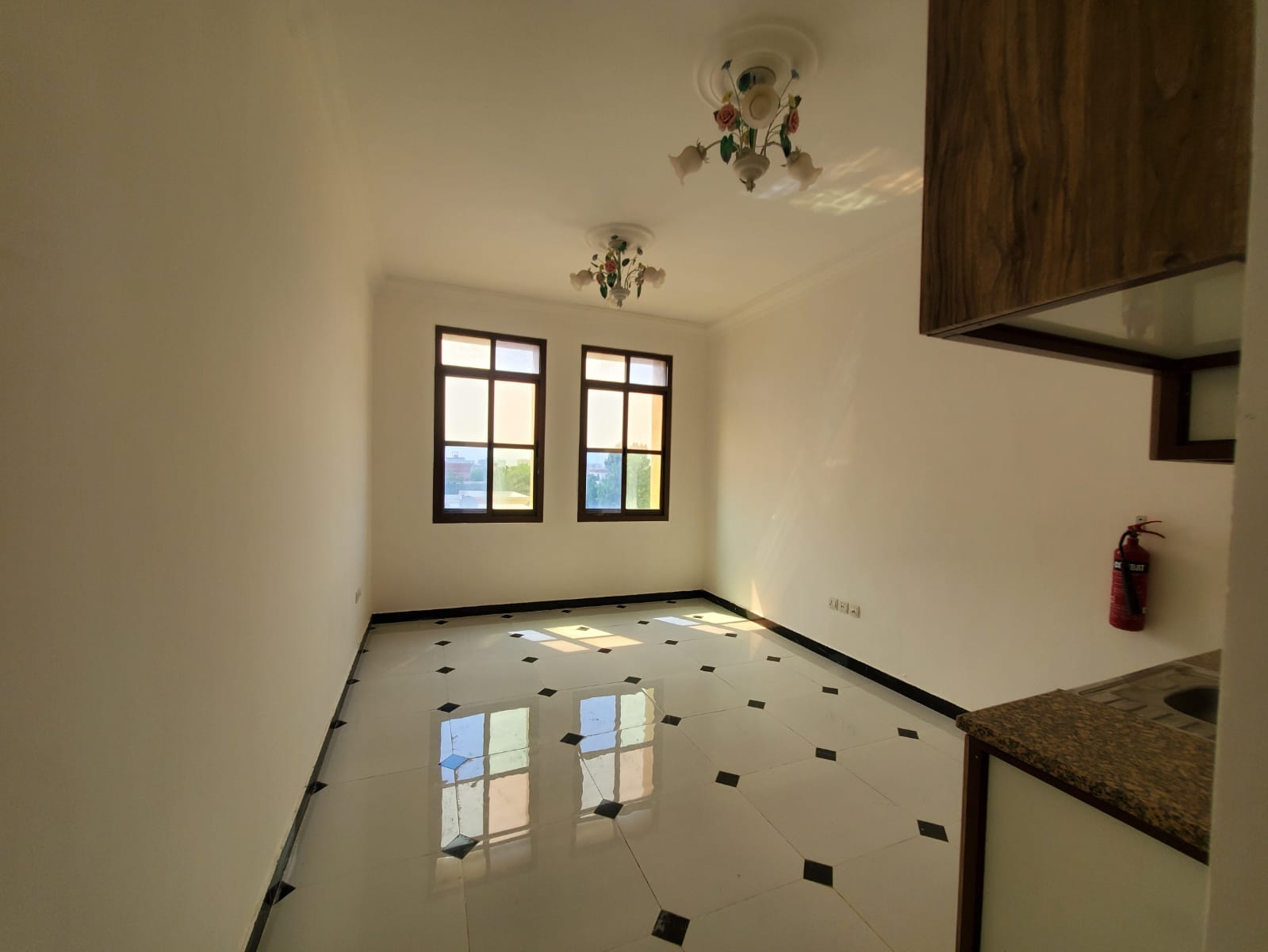 Studio apartment for annual rent in Al Rawda, near Sheikh Ammar Street and Ajman Academy. Central air conditioning, card access system,