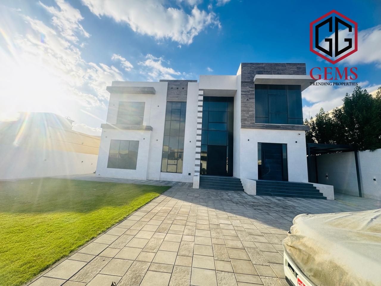 MODERN VILLA | PANORAMIC ELEVATOR | SERVANT BLOCK