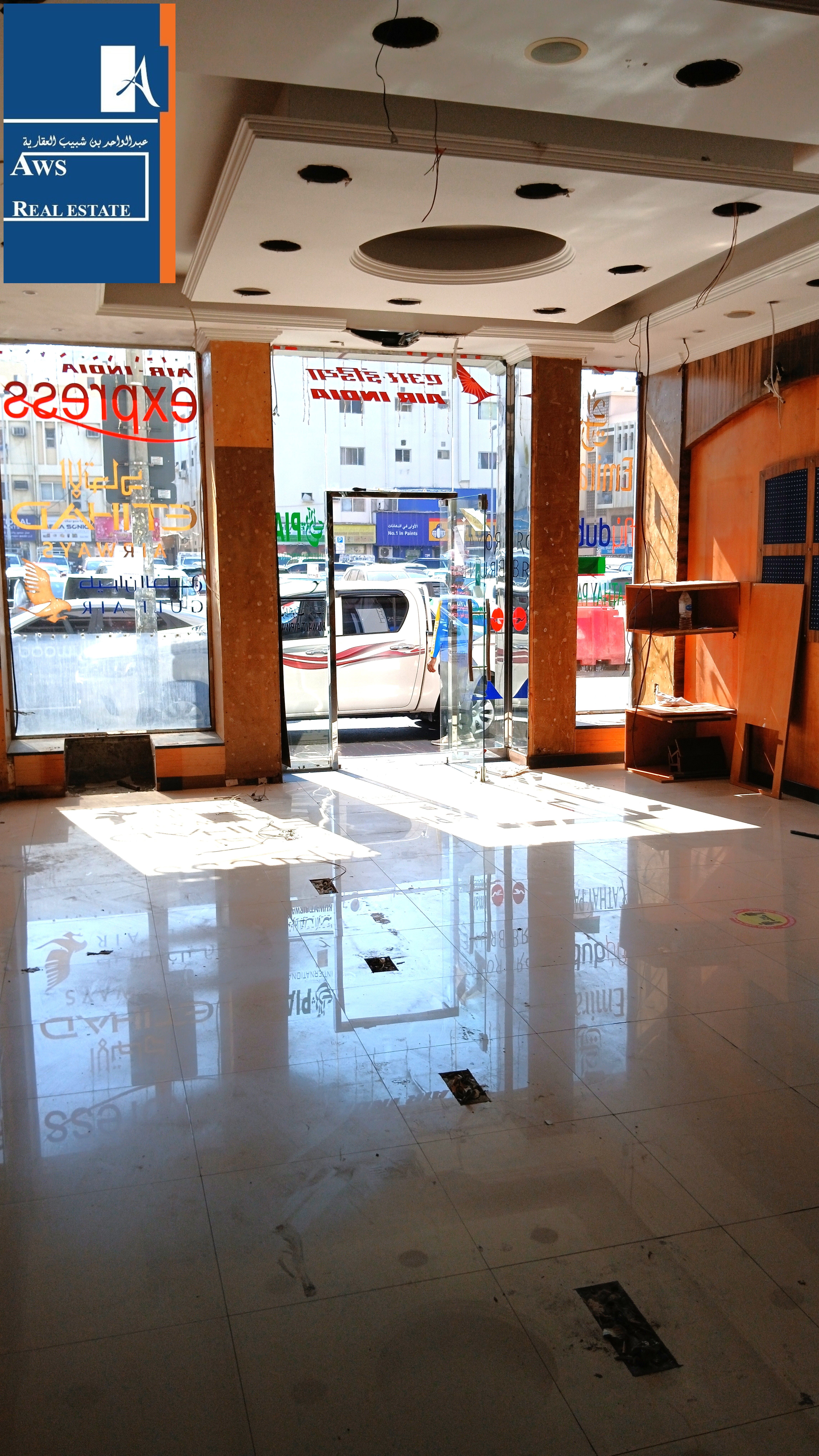 Road Facing Shop with Mezzanine Floor in Prime Location
