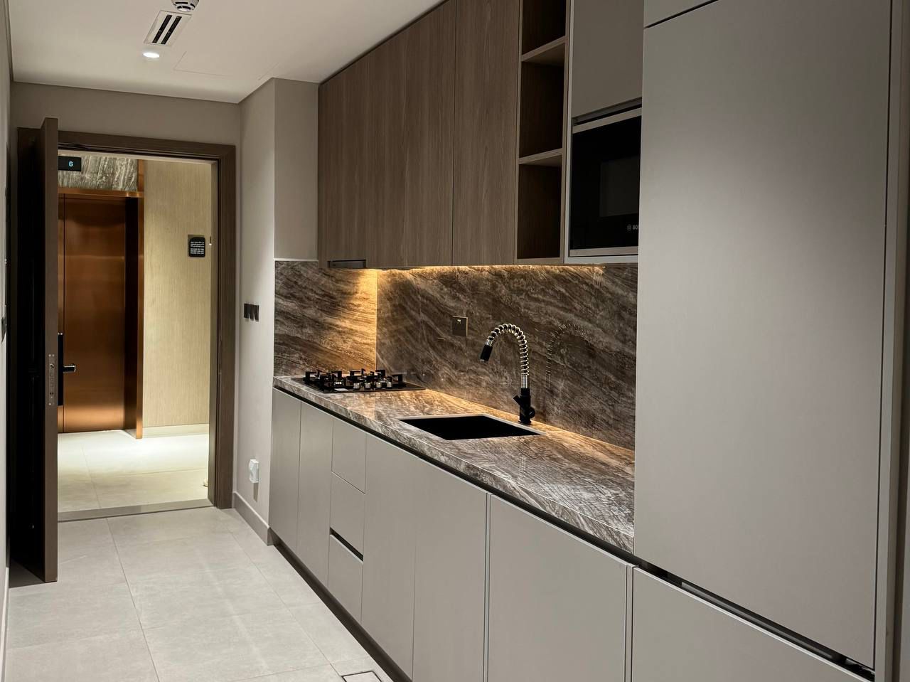Modern Studio in Westwood | Perfect Amenities