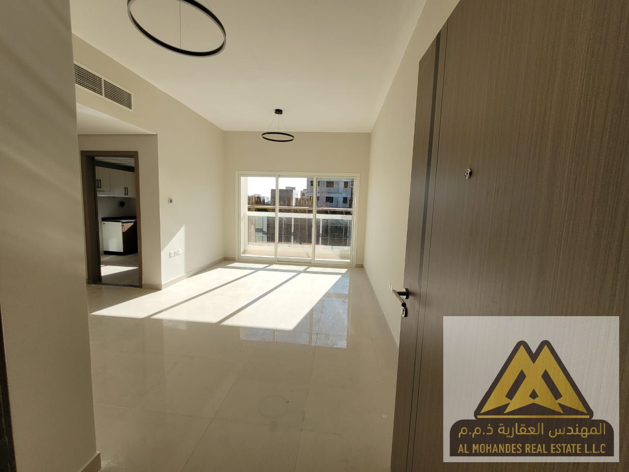 First occupancy, two master bedrooms, large area with balcony, 3 bathrooms