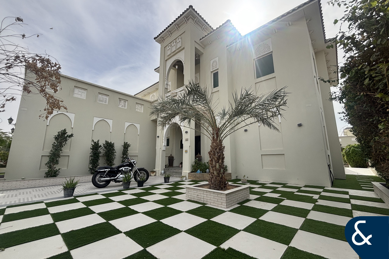 Corner Unit | Unfurnished | Spacious | 4 Beds