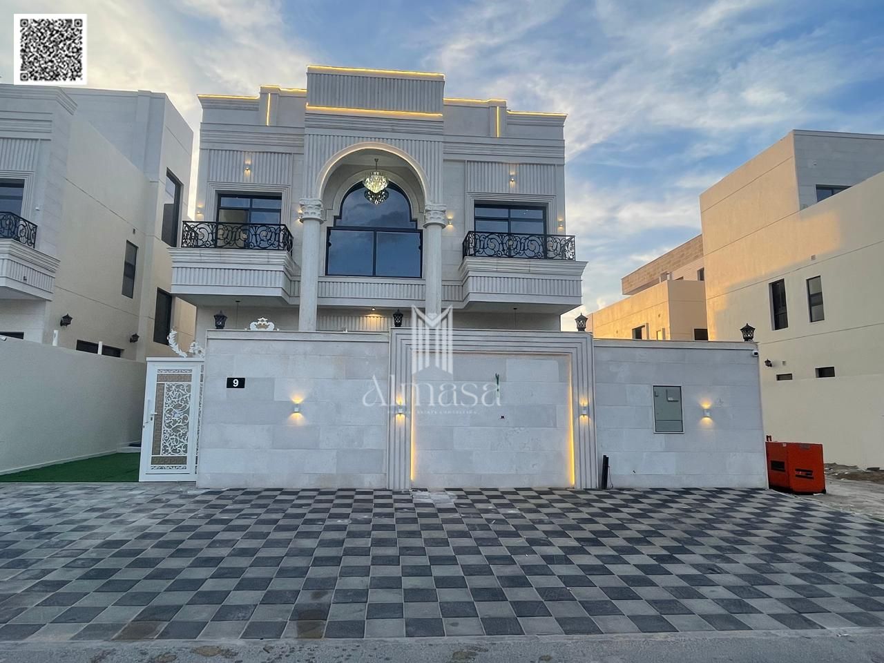 Classic villa for sale, ready to move in immediately.