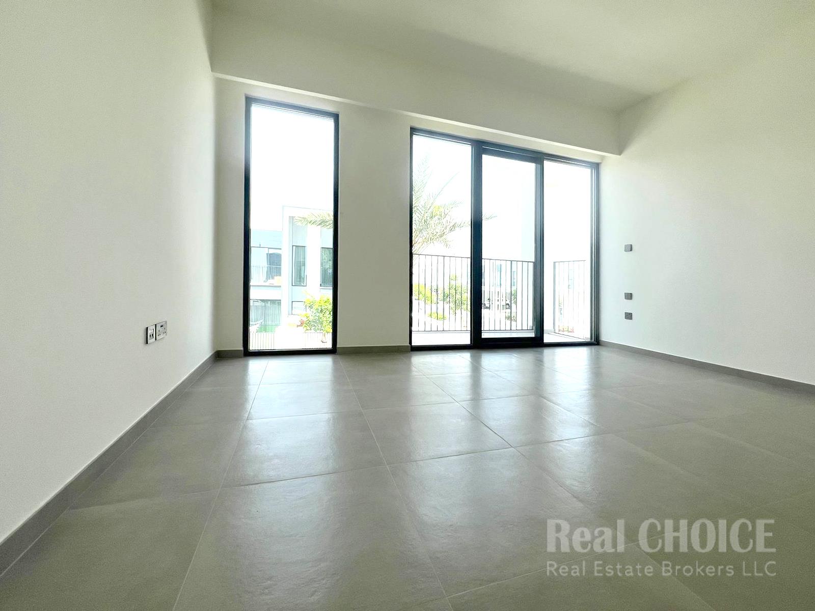 Single Row | Panoramic Windows | Huge Balcony