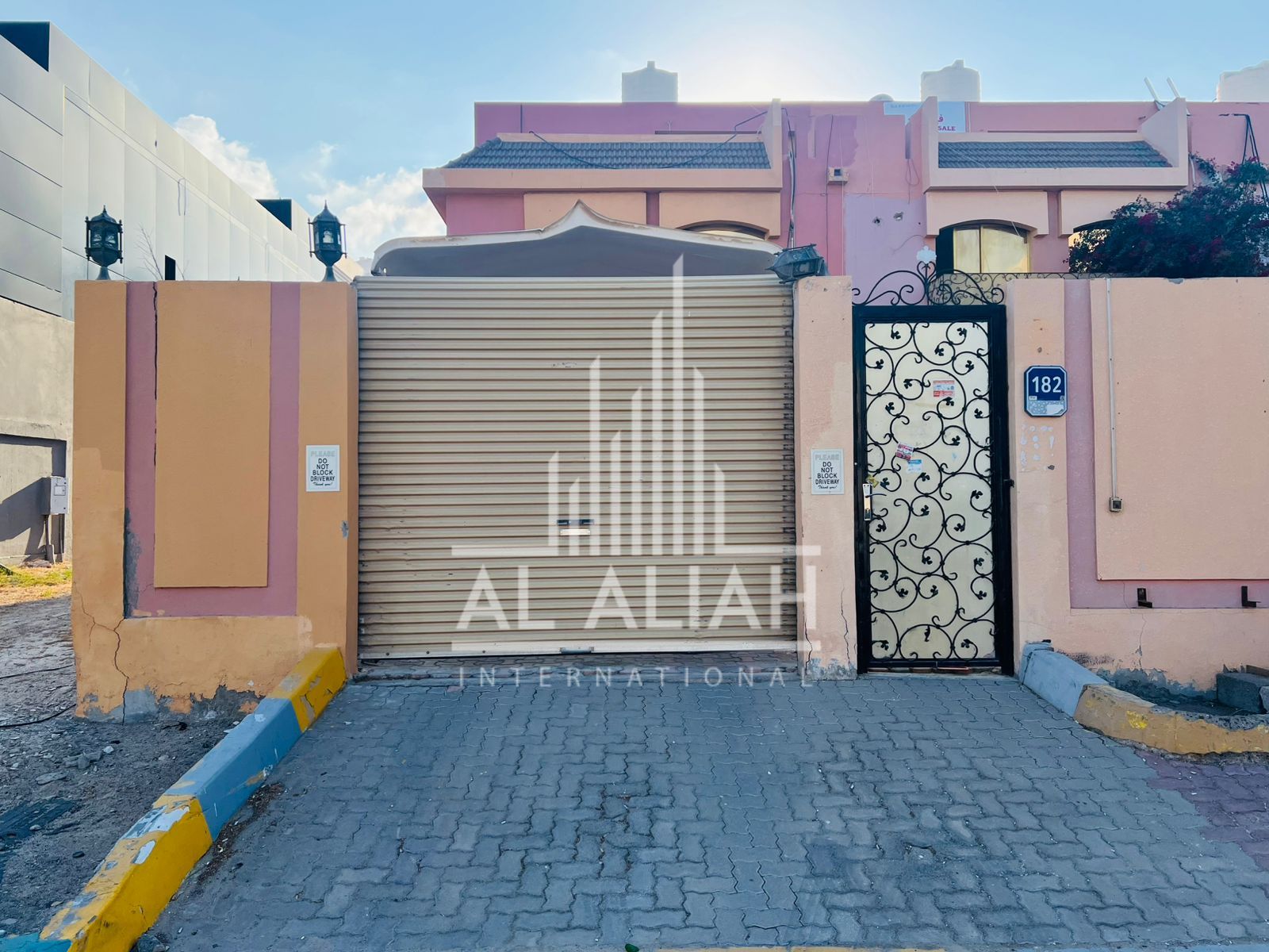 Commercial 5-room Villa with Parking | Prime Location