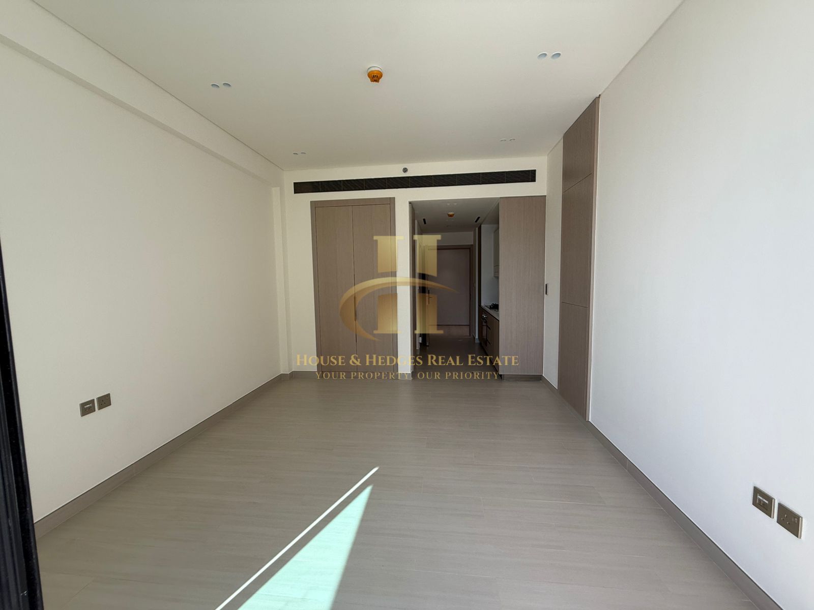 Brand New | Pool View | Bright Unit
