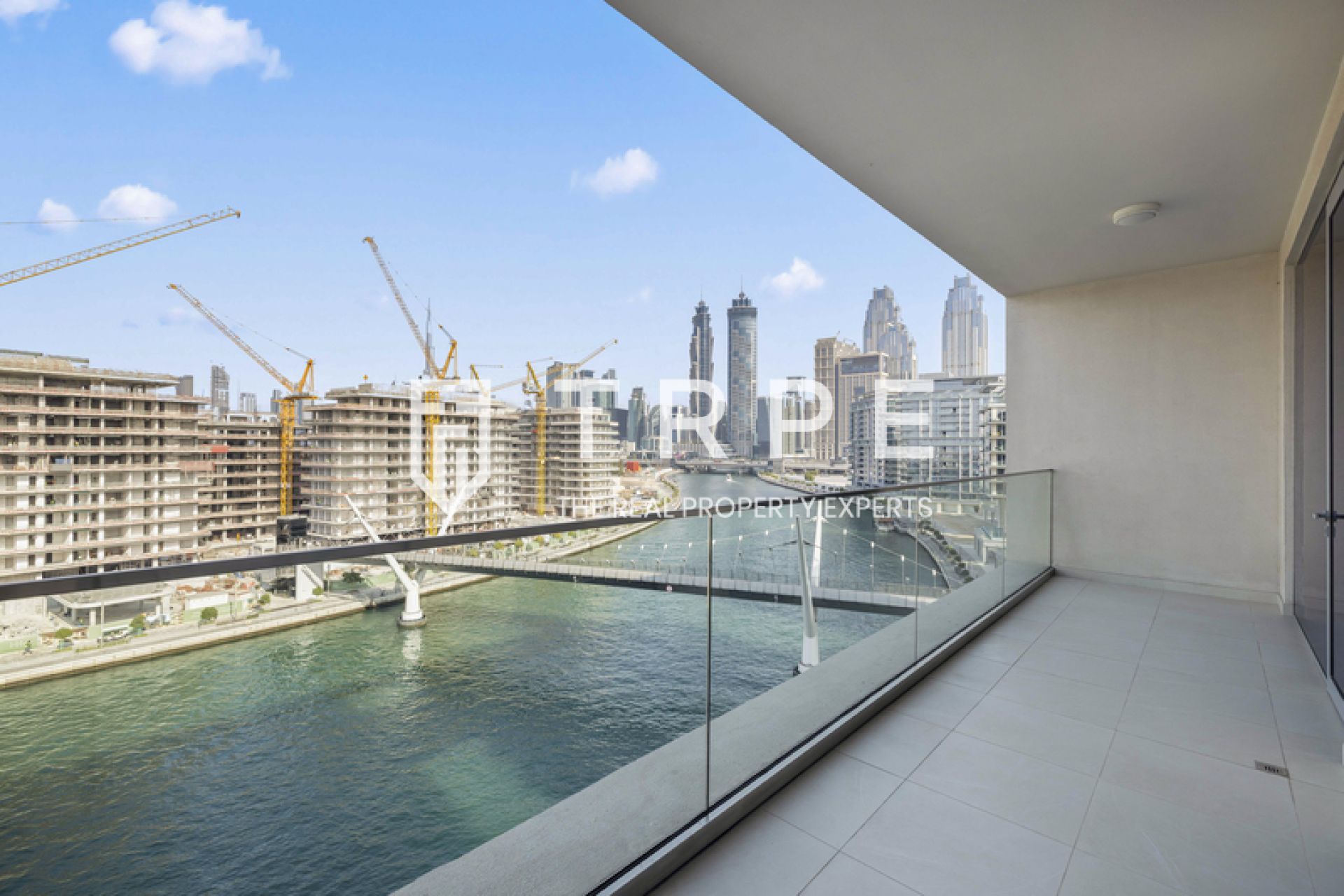 Elegant and Modern | Canal View | Prime...