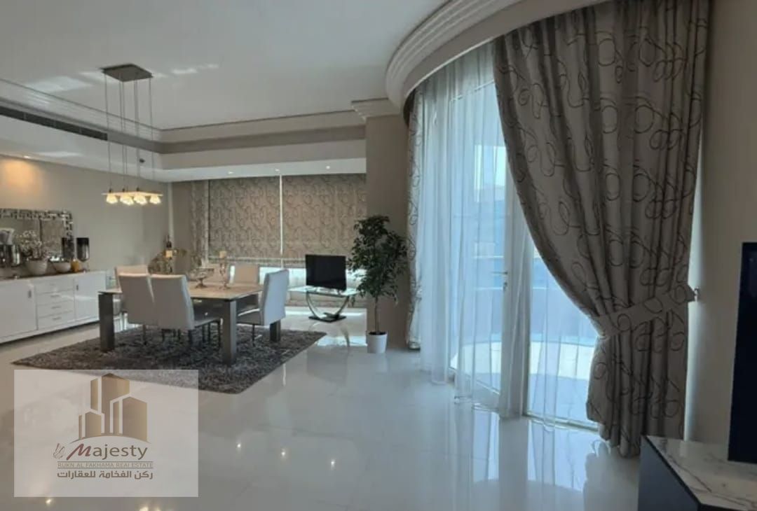 Apartment for sale: 3 master bedrooms, 290 sqm, with parking in one of the best towers in Sharjah in the Al Majaz area 3, overlooking Khalid Lake