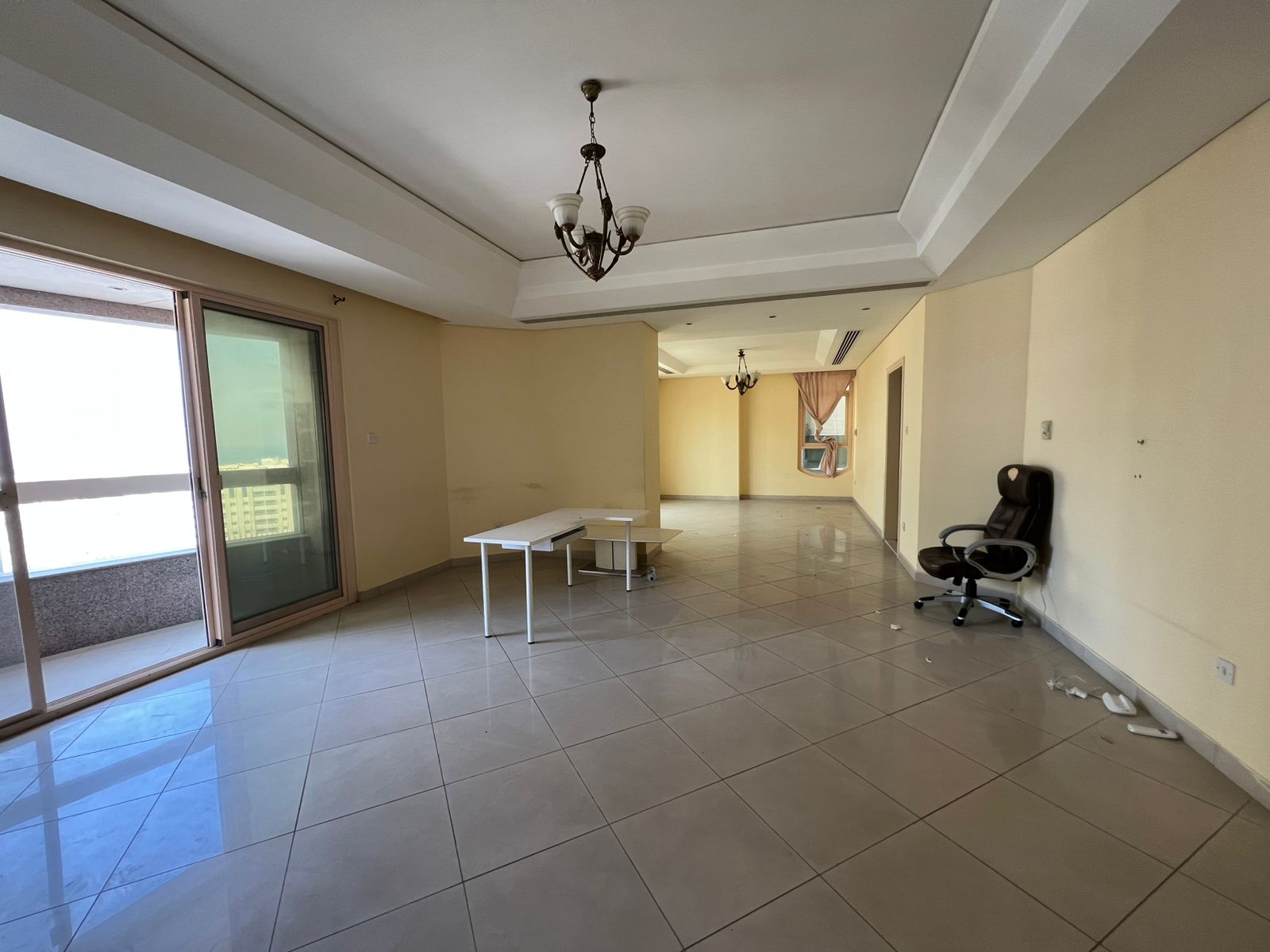 Largest 3 rooms and hall with free parking - Al Majaz 3 - Free air conditioning + Free gym and swimming pool + Maid's room + Balcony | Laundry room +