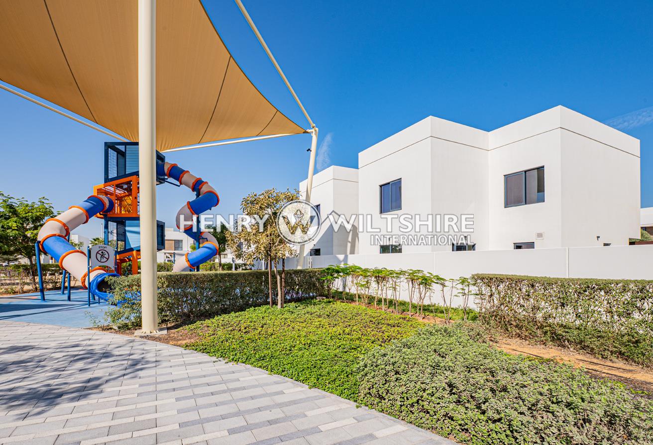 4 bed landscaped townhouse | Close to play area