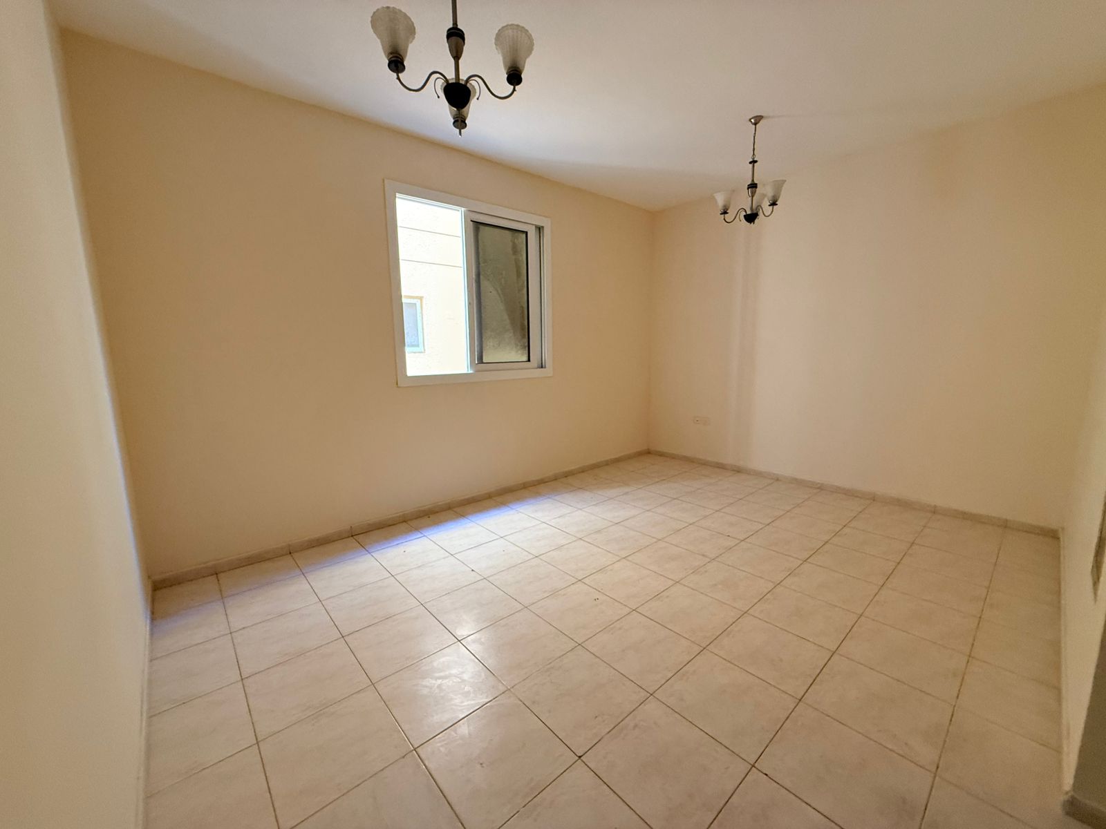 Central Air Conditioning _ Central Gas _ Spacious Area _ Prime Location _ Attractive Price