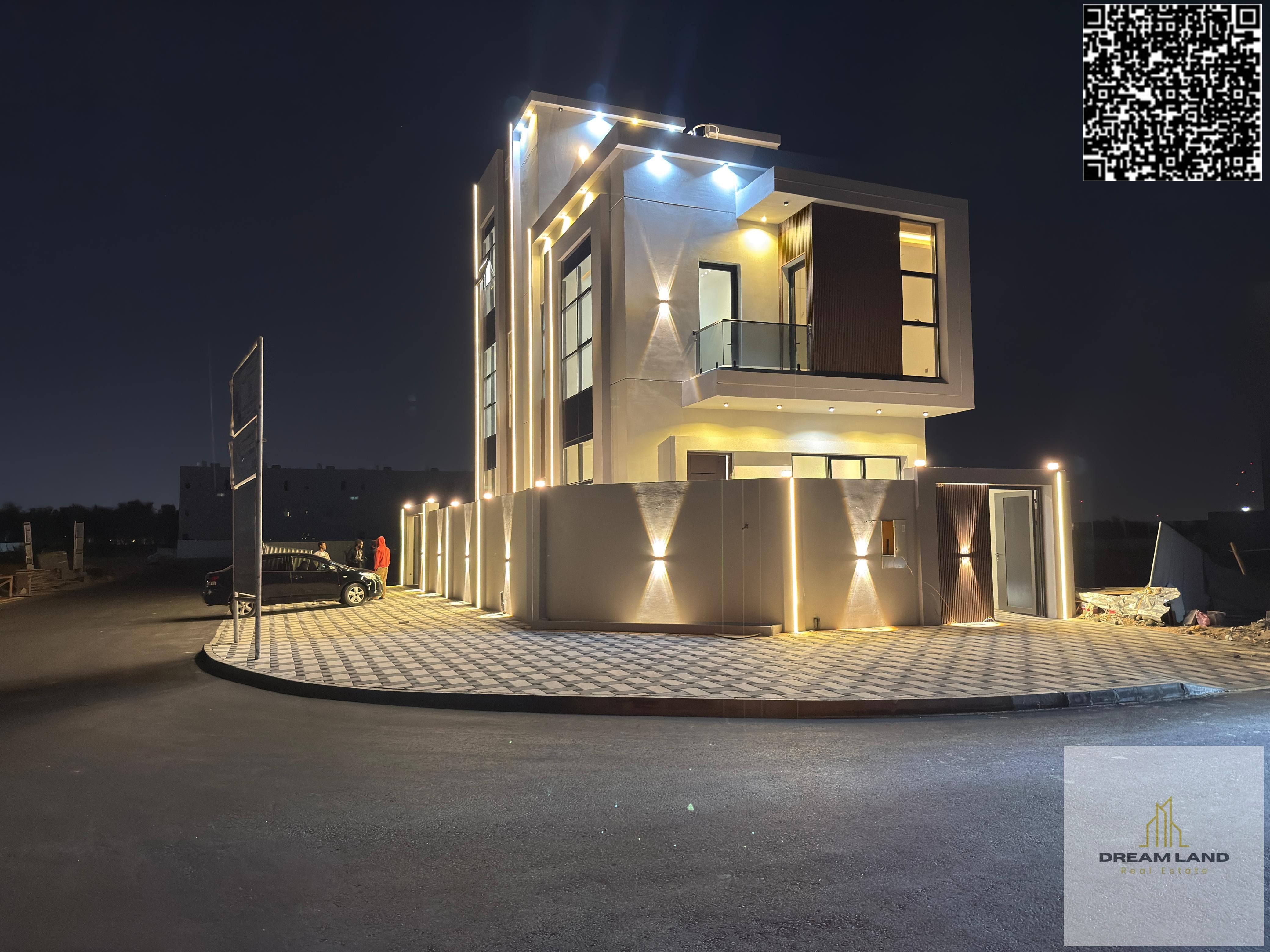 Villa for sale in Al-Haliou 2 area, corner plot on two streets, ground floor, first floor and roof, elegant design and super deluxe finishing, 4 rooms
