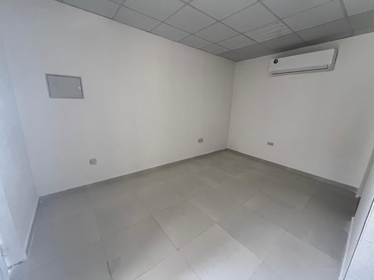 Lavish studio good building near school rent in just 34k