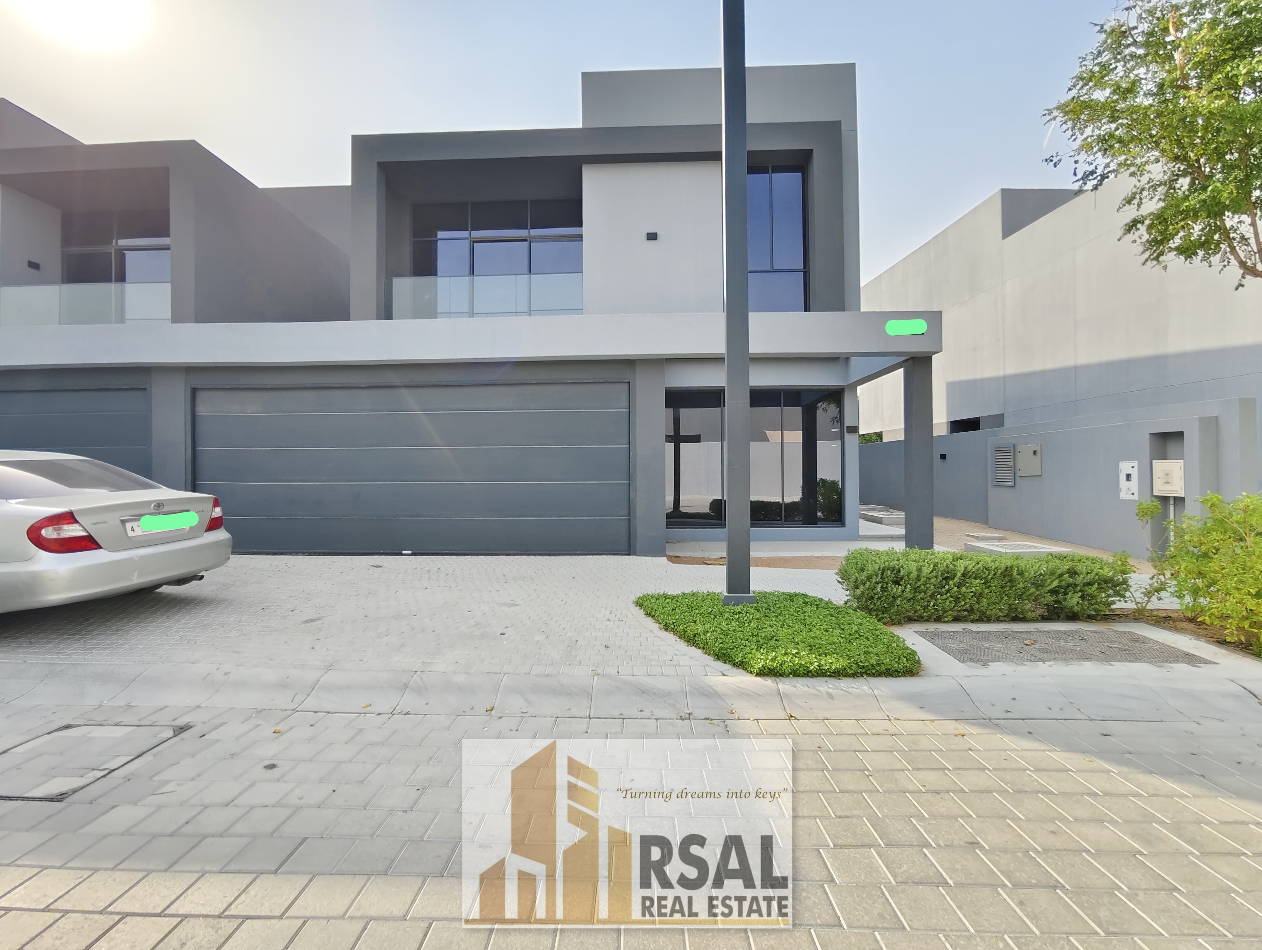 Luxurious Modern 4BR with Majlis Room Semi Detached villa in Robinia