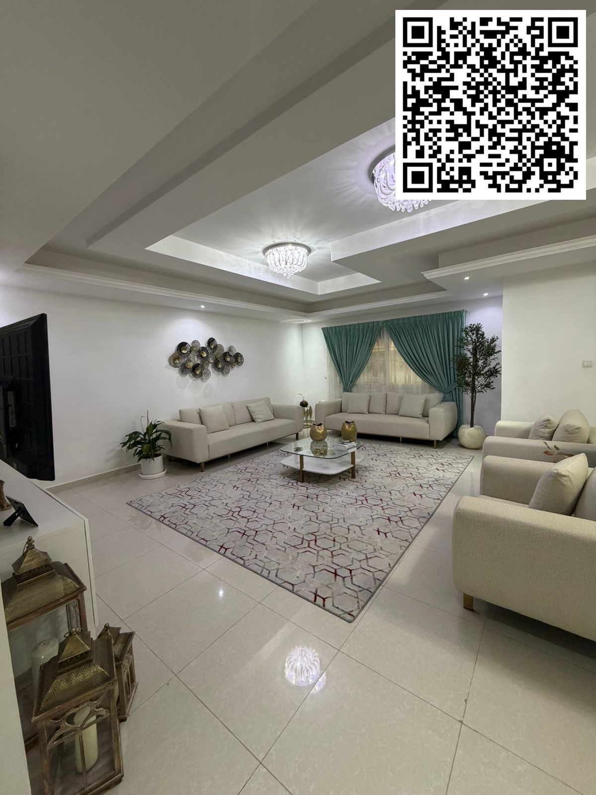 Villa for sale in Ajman, Al Rumaila. Total area: 4000 sq ft. 4 bedrooms upstairs, 1 bedroom on the ground floor, spacious living room, maid's room.