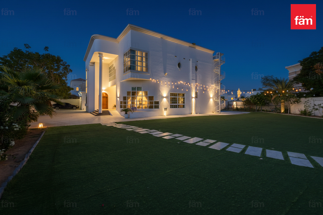 Suburban villa for family, easy access to the city
