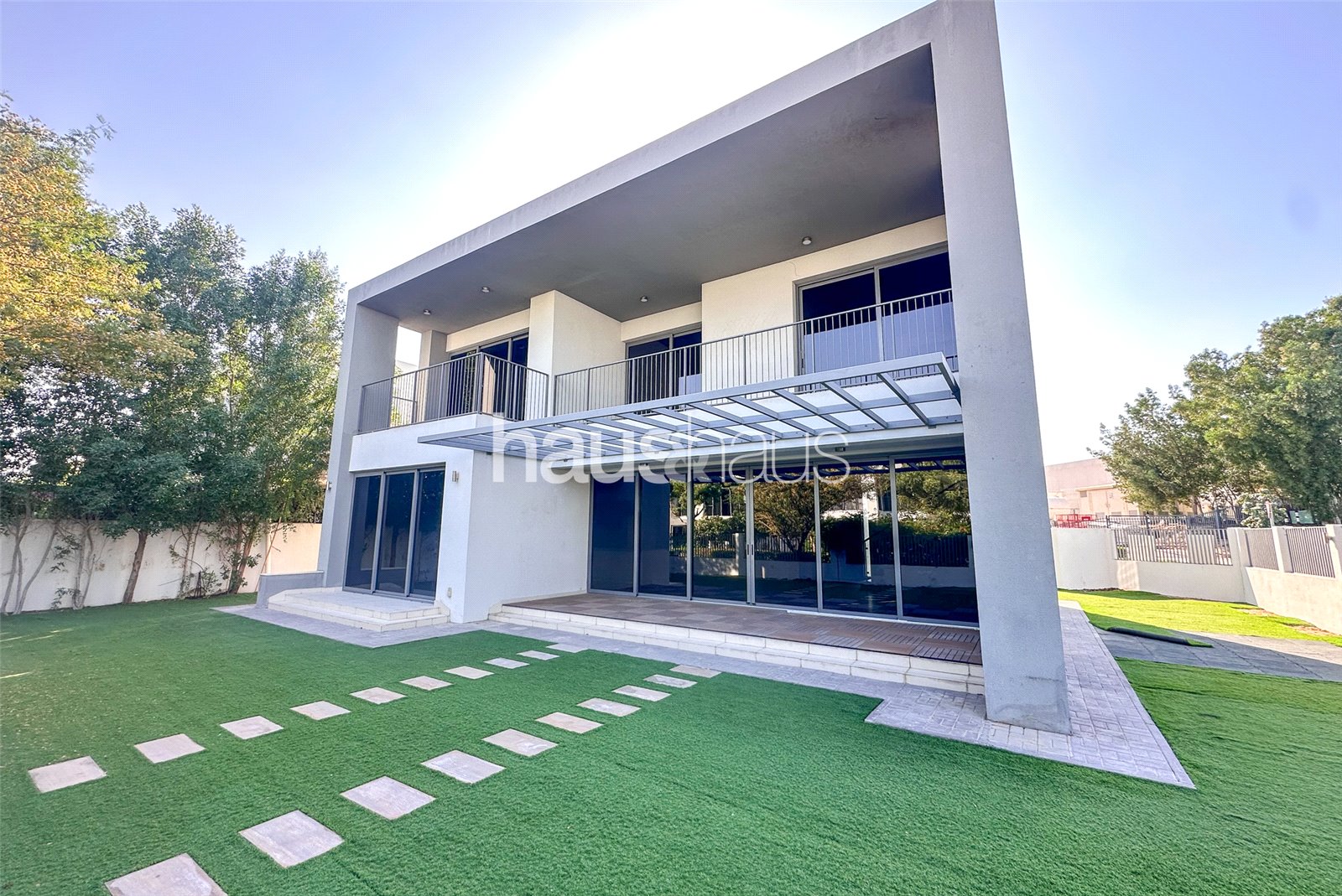 Stunning Five Bed | Close to Pool | Single Row