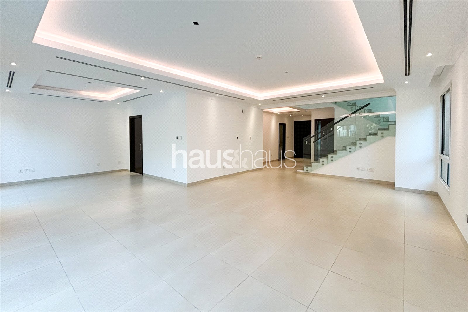 Upgraded| 4D3 Layout| Vacant| Close to Amenities