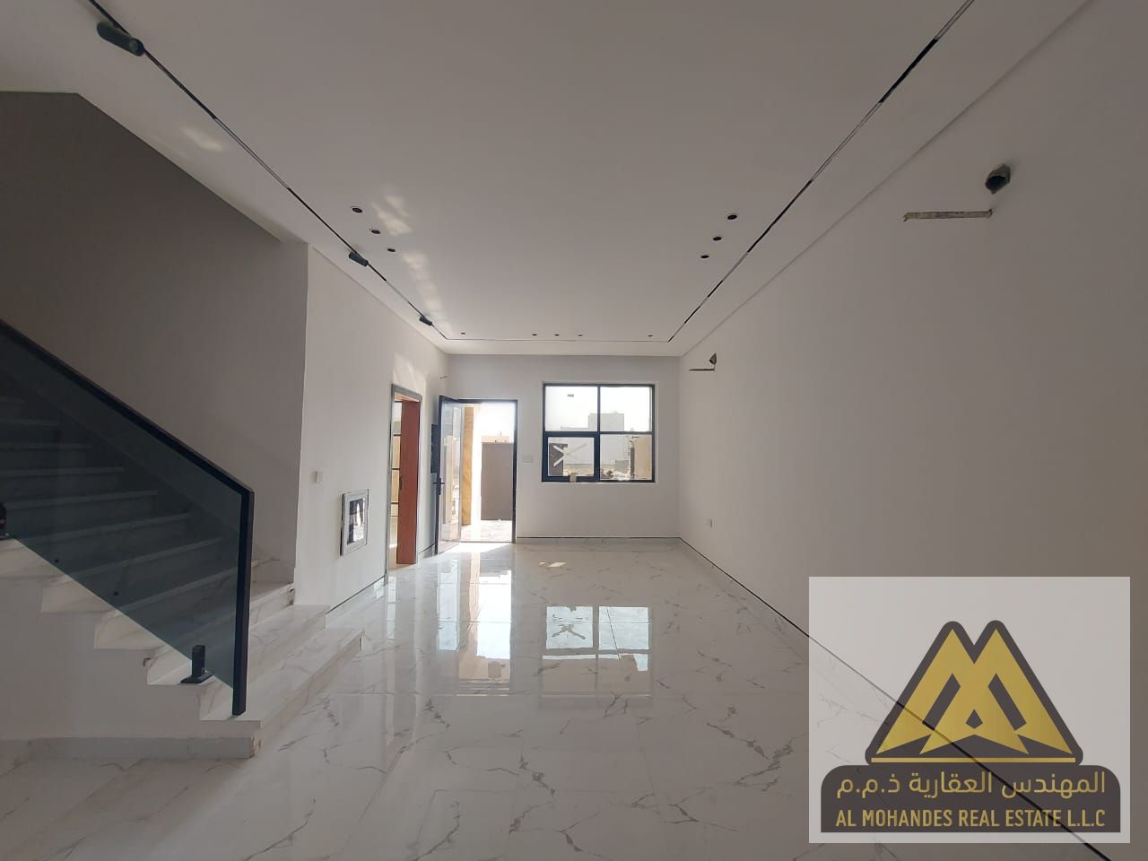 Townhouse, first occupancy, excellent location, large area