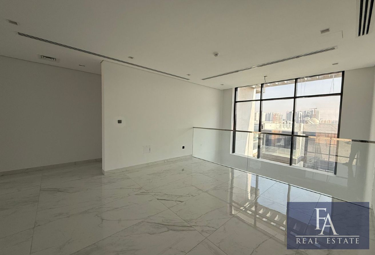 Prime Location | 5BR + Maid | Vacant