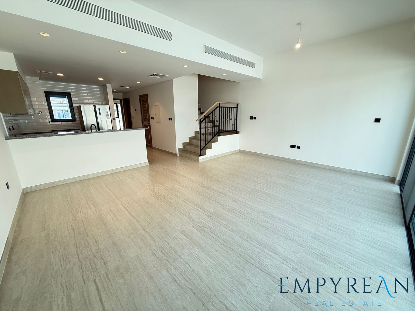 4BR TOWN HOUSE| BRAND NEW| WALKING DISTANCE TO PARK|
