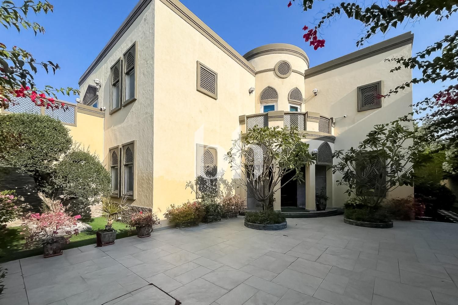Extended 5 Beds | Vacant | Partially Upgraded