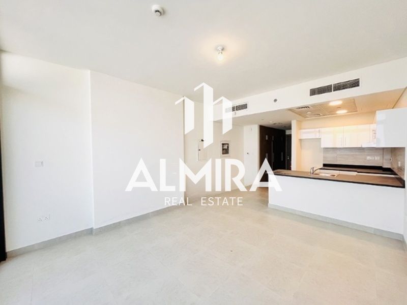 Studio w/+ Balcony | Well Maintained | Prime Area