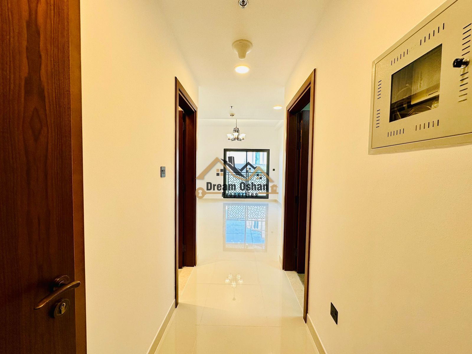 Elegant 1BR+Store/ Close kitchen/ Massive Size flat