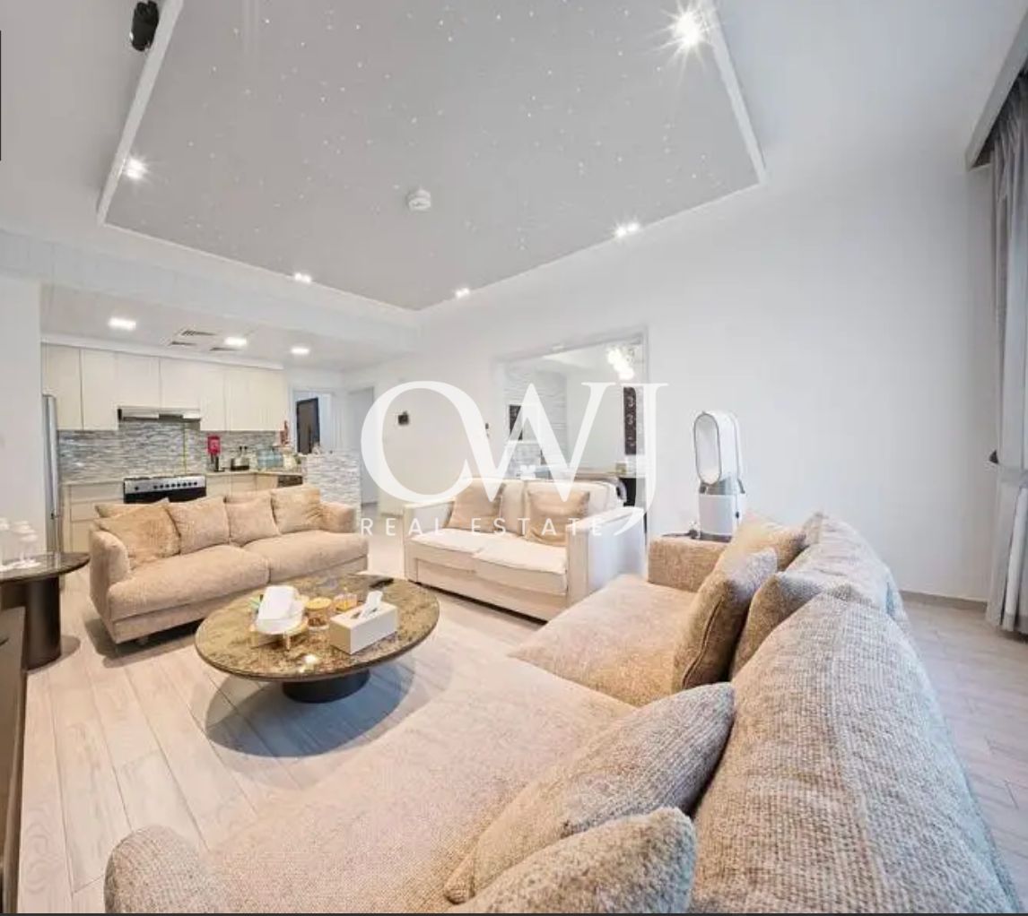 Spacious Layout | Single Row | Corner Unit