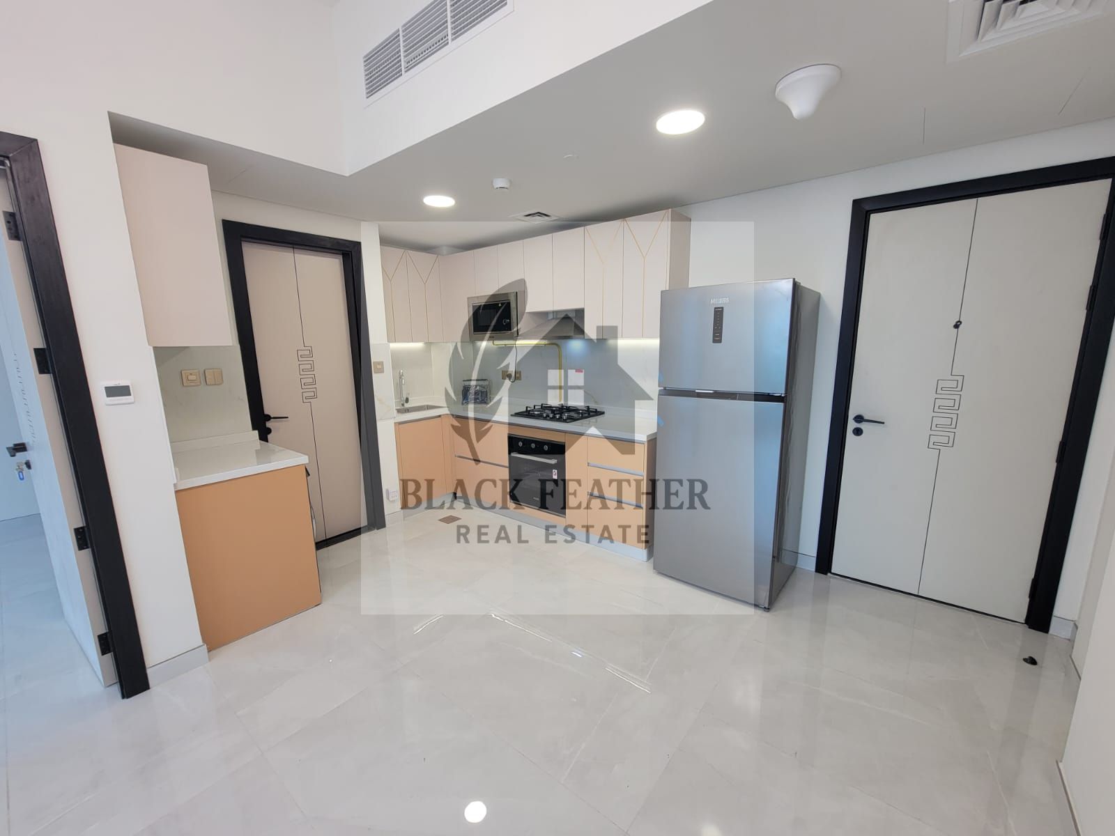 BRAND NEW/ 1 BEDROOM APARTMENT/ SEMI FURNISHED