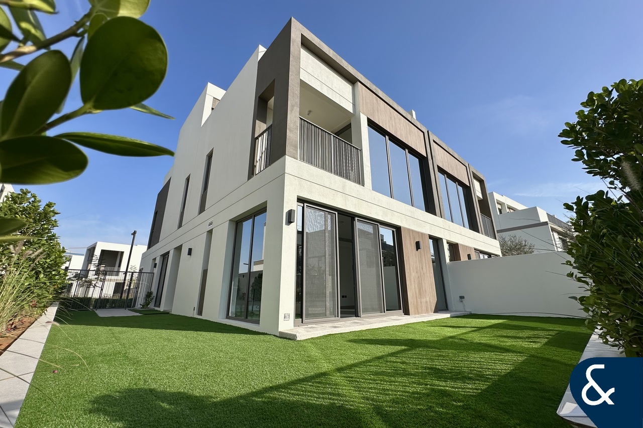 GREEN BELT | FULLY UPGRADED | LANDSCAPED