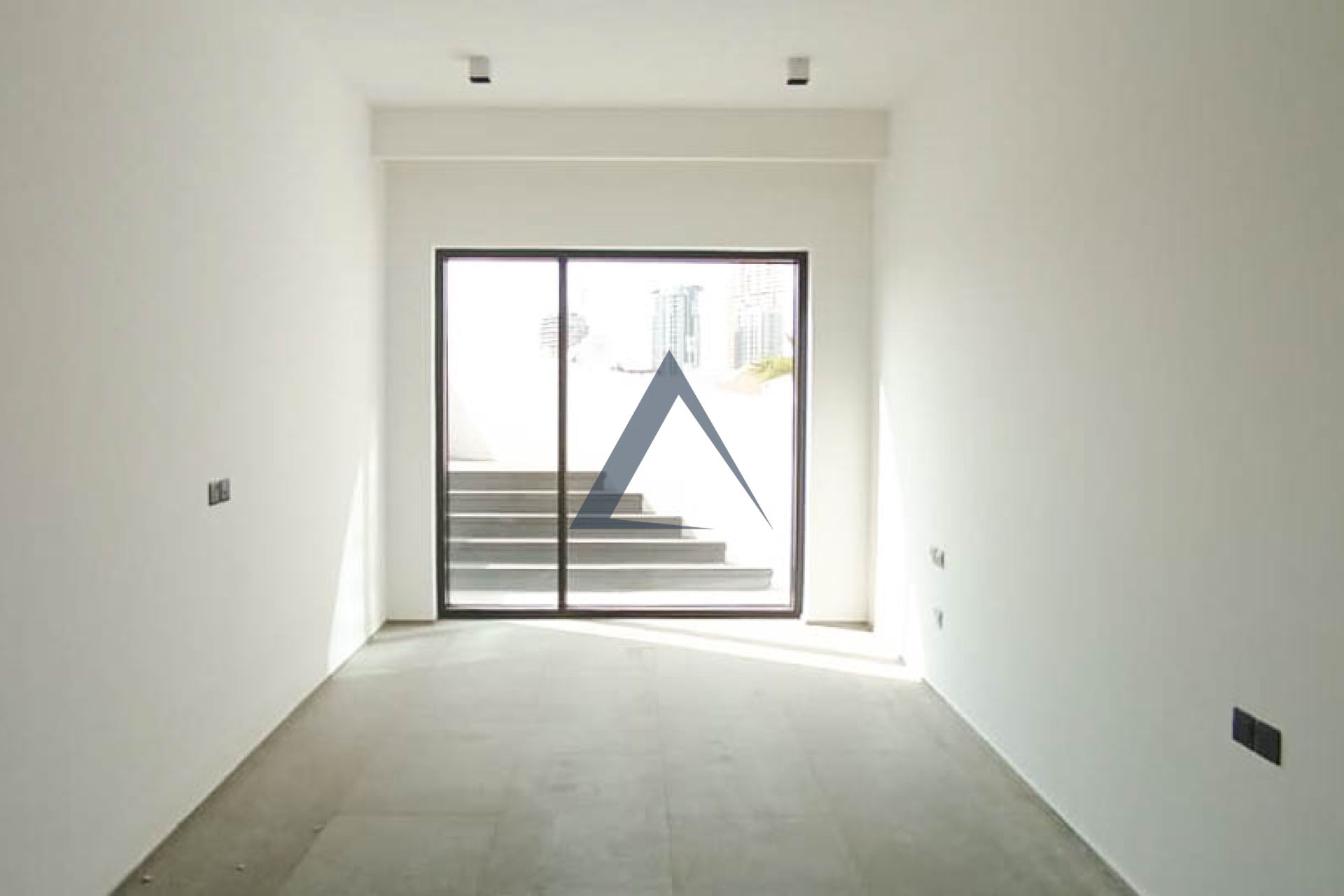 1 BHK with Jacuzzi | Prime Location | Ready to Move In