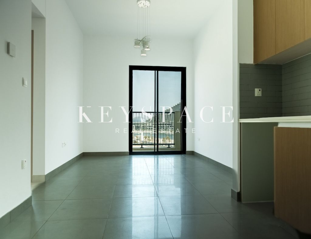 Prestigious Seafront Address | Iconic Horizon Views | Vacant | Resale
