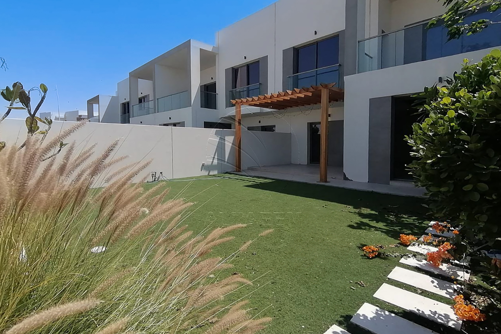 √ Single Row | Flexible Payments | Big Backyard √