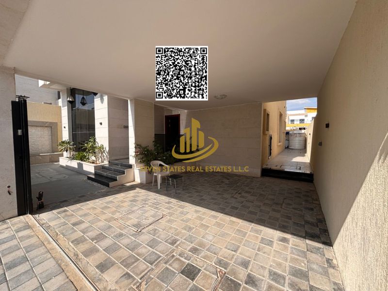 Freehold property, prime location near all services and shopping centers, central air conditioning ,