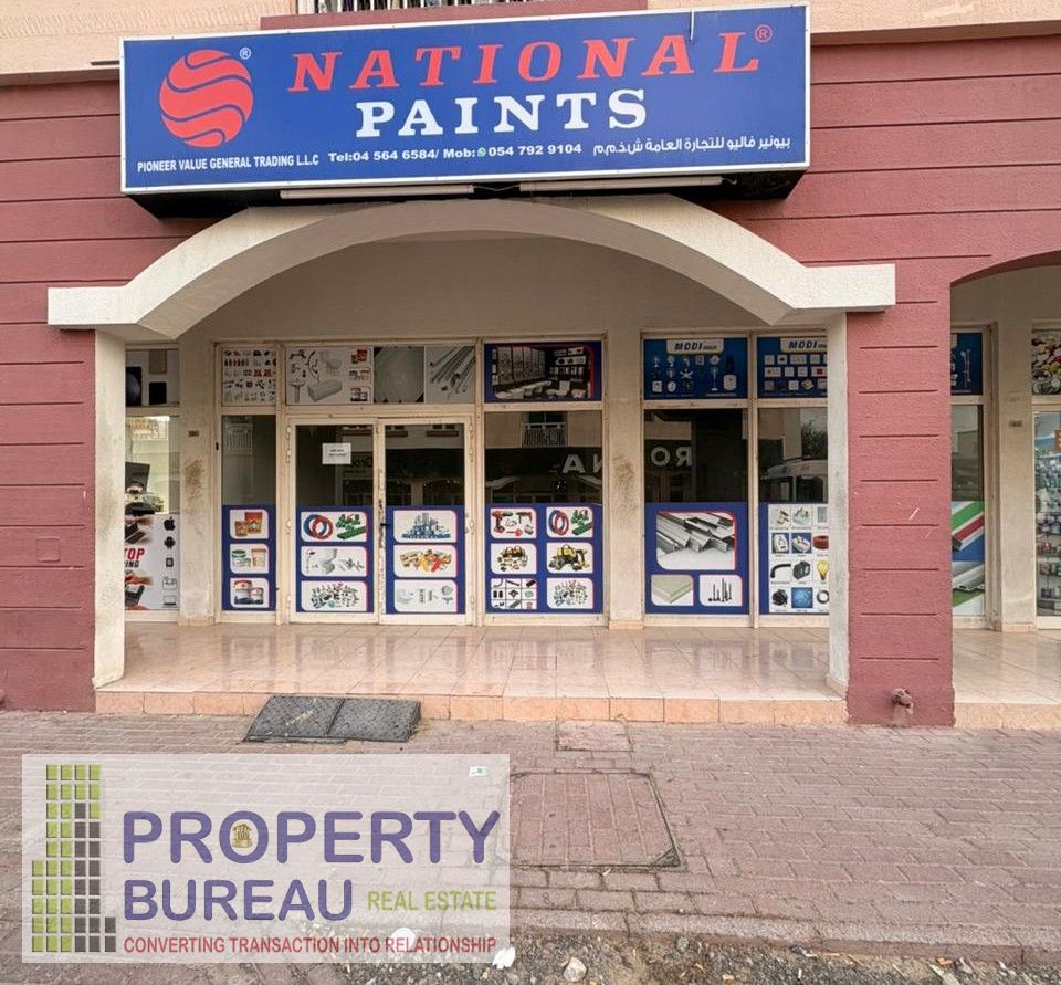 Shop on Prime Location in England Cluster Building Y-21