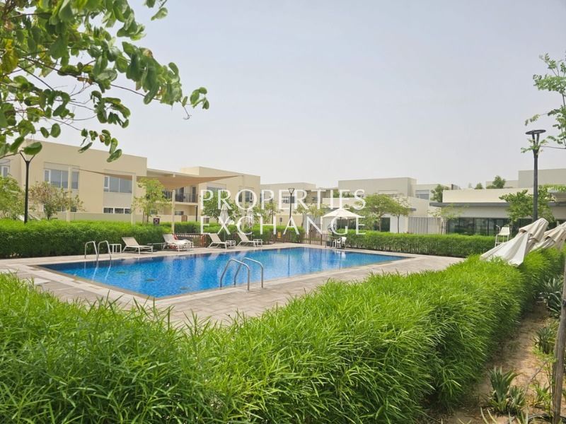 VACANT l SINGLE ROW | CLOSE TO AMENITIES | RESALE