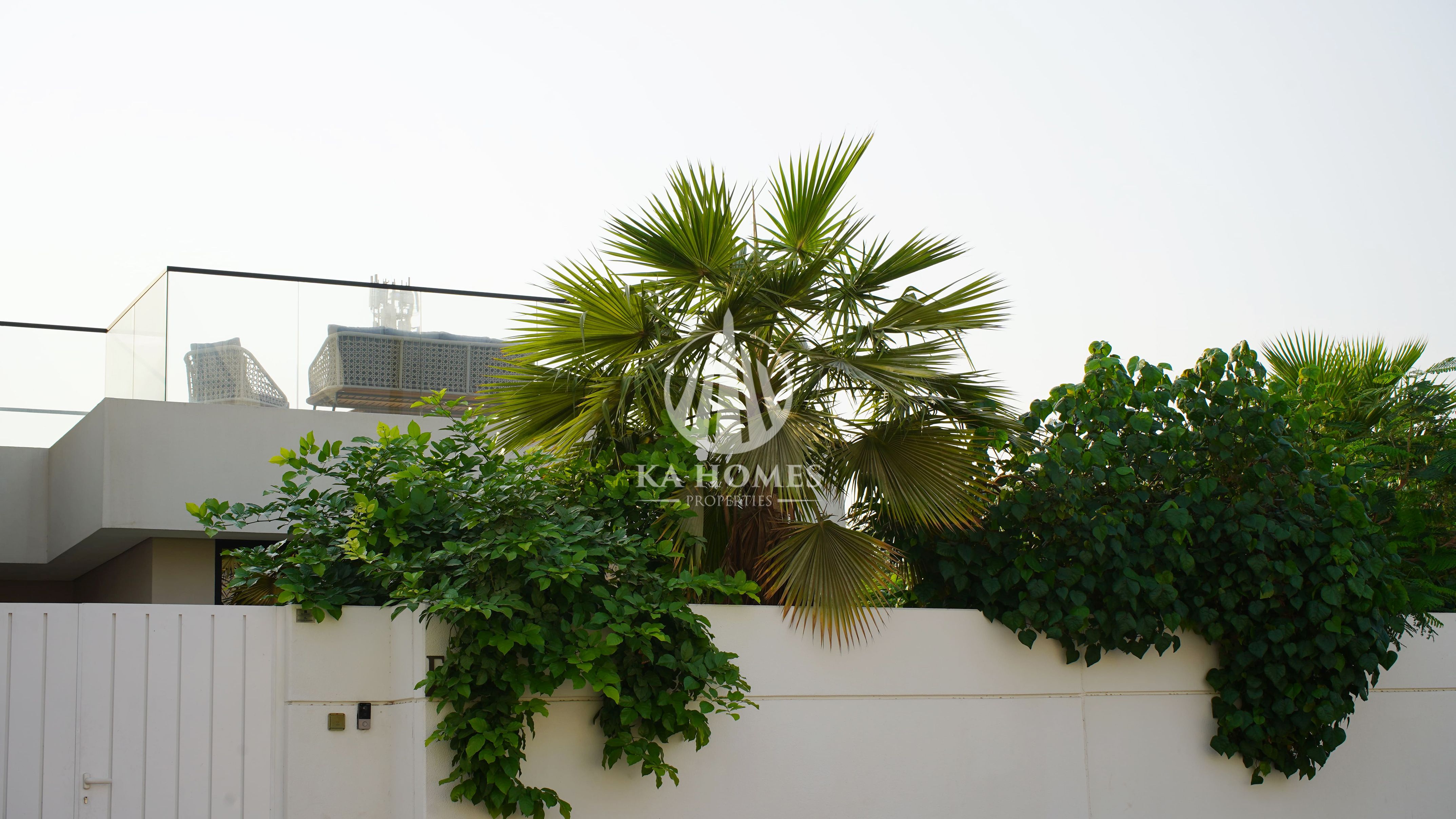 Independent villas. 7-year installments. Imminent delivery. Prime location. Close to schools and universities (10 minutes).