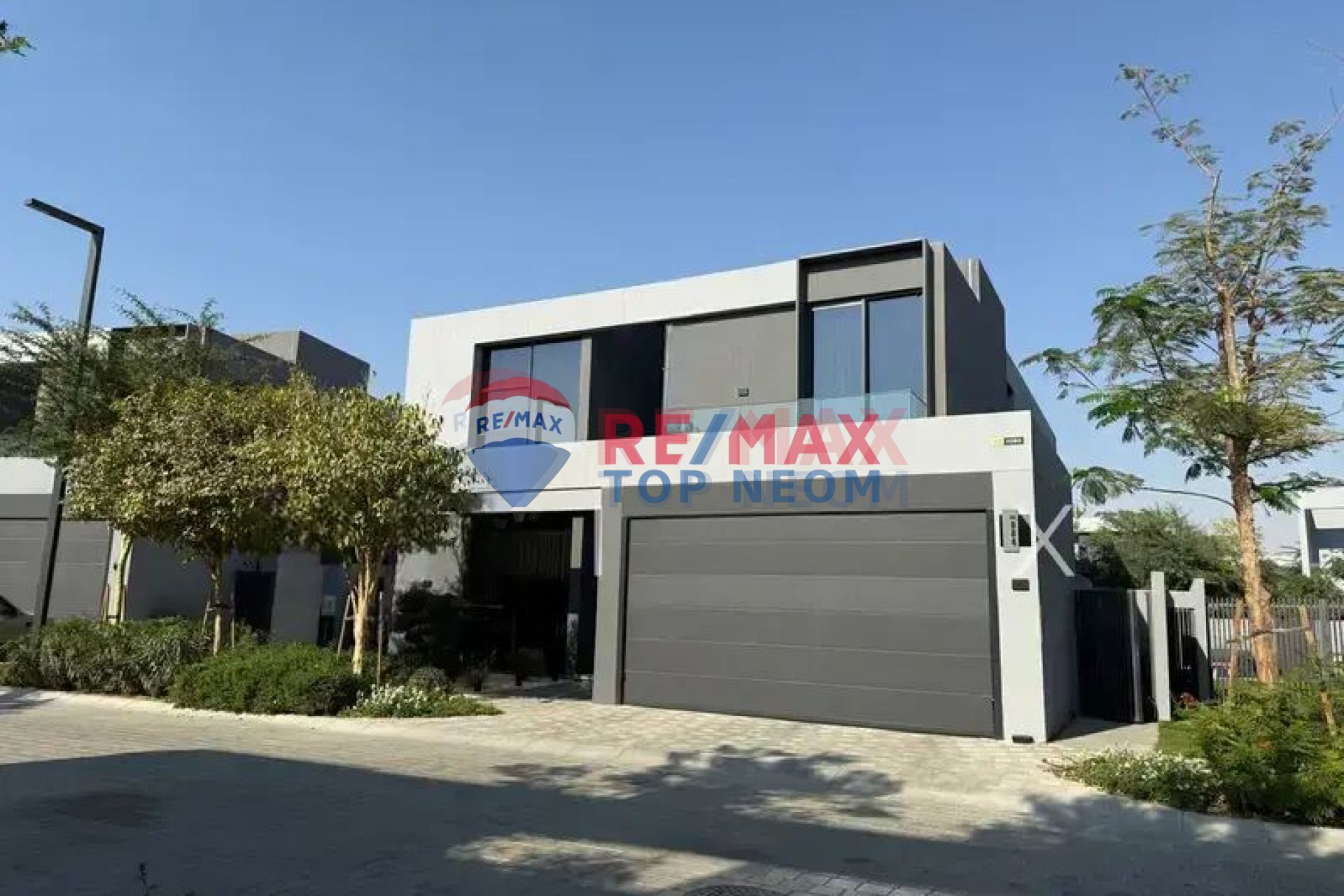 VACANT - 3 BEDROOM - UNFURNISHED