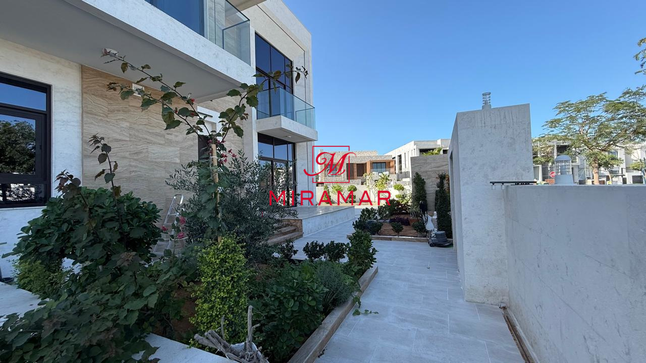 Corner⇨Maid and Driver Room⇨Large Plot⇨2Majlis
