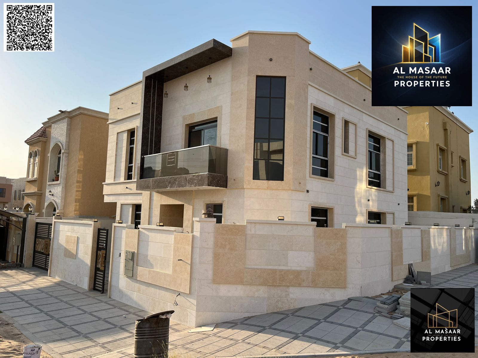 Corner villa on two streets, 5 master bedrooms, at a very excellent price with freehold ownership for all nationalities.