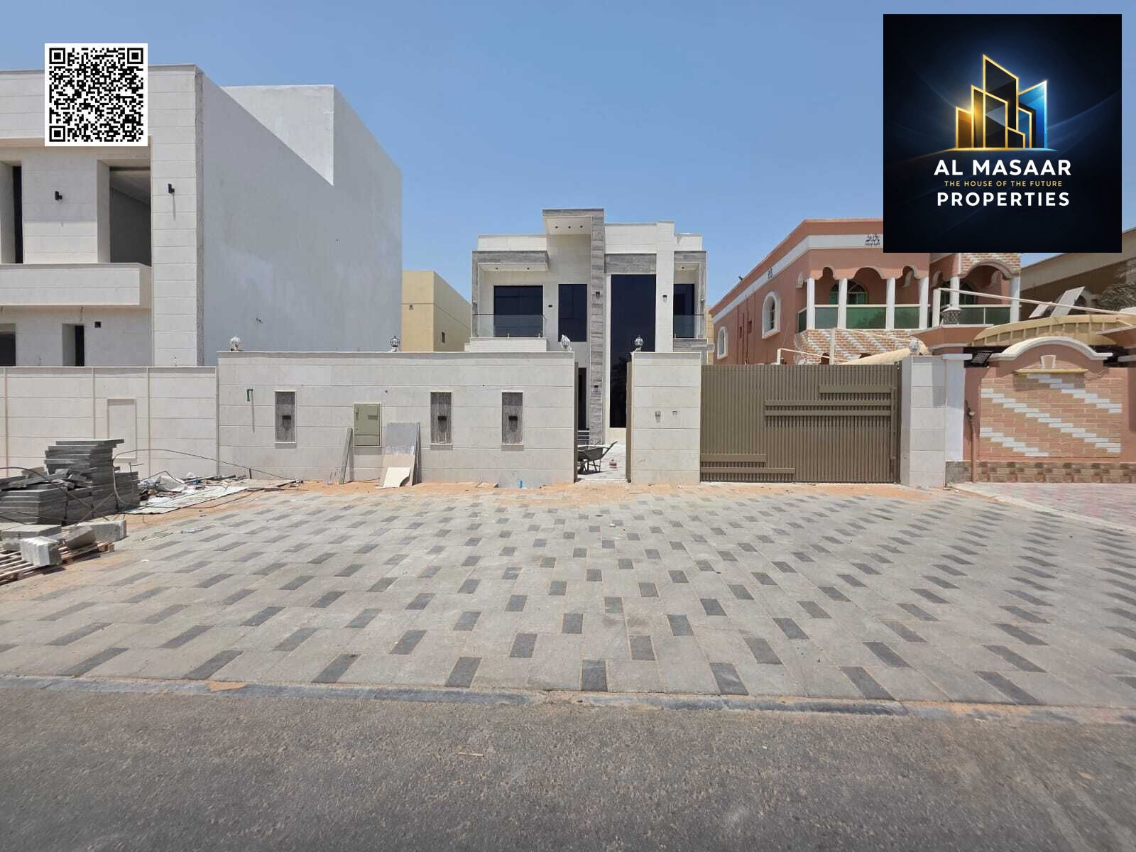 A villa with a swimming pool, ready to move in and close to all services, including air conditioning, electricity, and water.