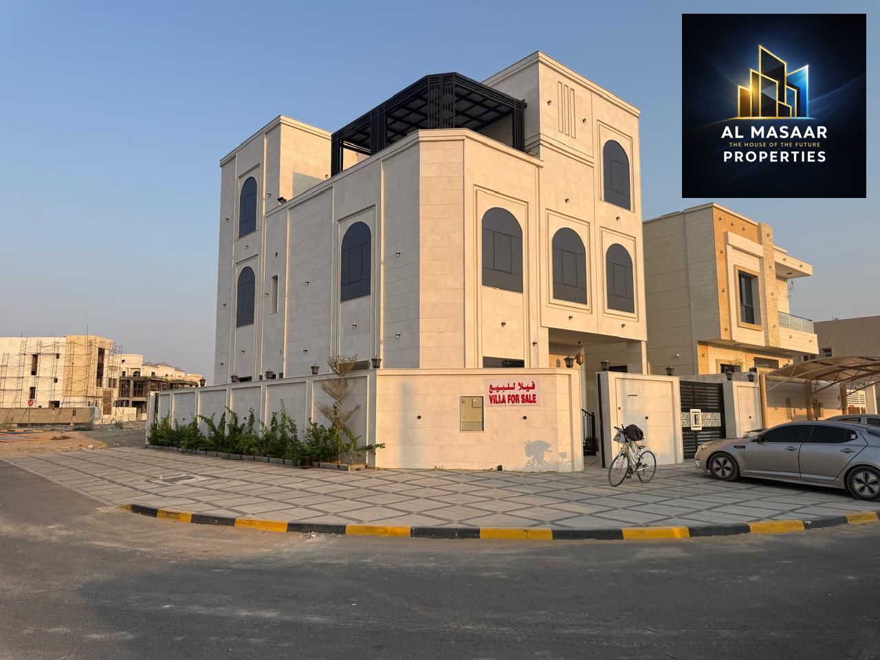 Villa for sale including registration and ownership fees, ready to move in and close to all services, with luxurious designs and very spacious areas.