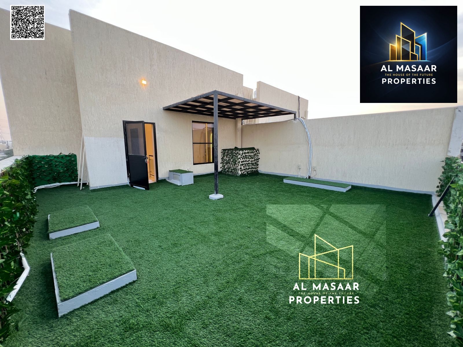 Townhouse with luxurious finishing, including electricity, water, air conditioning, and furnishings.